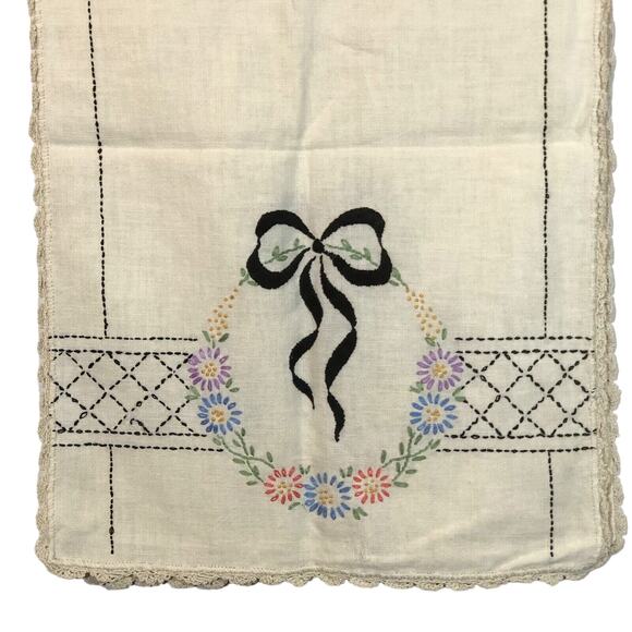 Vintage Small Table Runner Hand Flower Wreath Big Bow Lace Edges 36” x 12” - Picture 4 of 8
